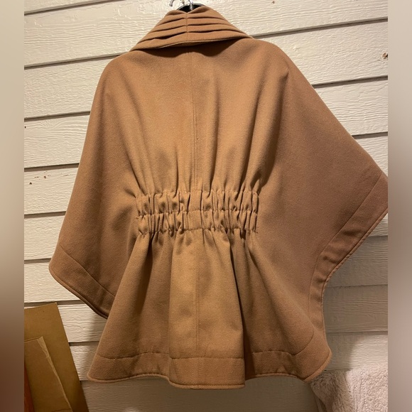 Jolt Sz S/XS Collared Cape Coat Tan Button Front and Button Sides - Picture 2 of 5